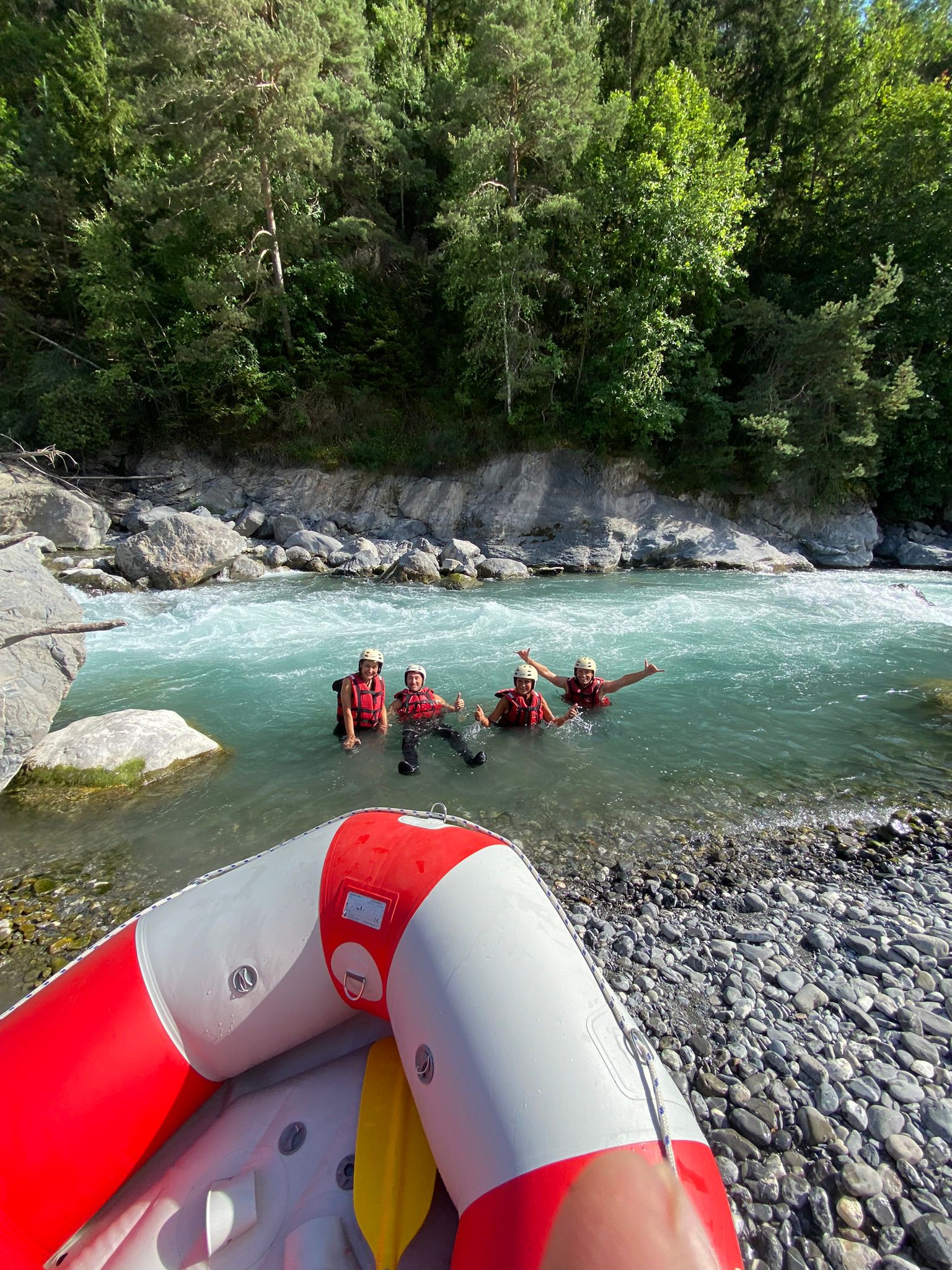 Rafting sur l'Ubaye au mois de juin entre amis